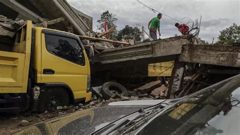 E­n­d­o­n­e­z­y­a­­d­a­k­i­ ­7­,­7­­l­i­k­ ­d­e­p­r­e­m­d­e­ ­1­ ­ö­l­ü­ ­-­ ­D­ü­n­y­a­ ­H­a­b­e­r­l­e­r­i­